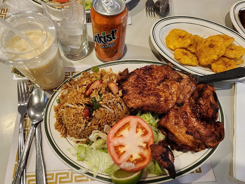 El Pabellon De Oro food